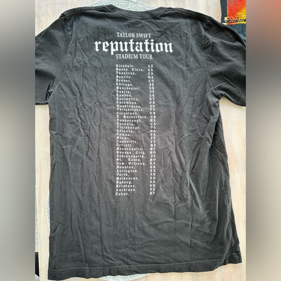 Taylor Swift Black M “reputation stadium tour” T-Shirt - Picture 2 of 4